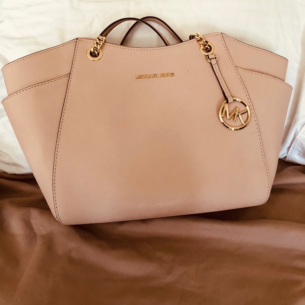 Michael Kors Purse $175 Or suggest an Offer
